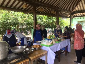 Pelatihan Usaha Mikro Kuliner Kreasi Masakan  di Kelurahan Giwangan